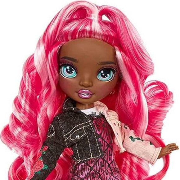 Rainbow High Series 3 Daria Roselyn Fashion Doll New In Box with two outfit - Picture 12 of 14